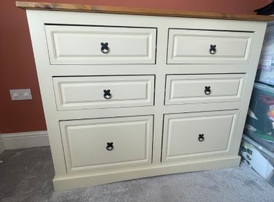 Chest of drawers