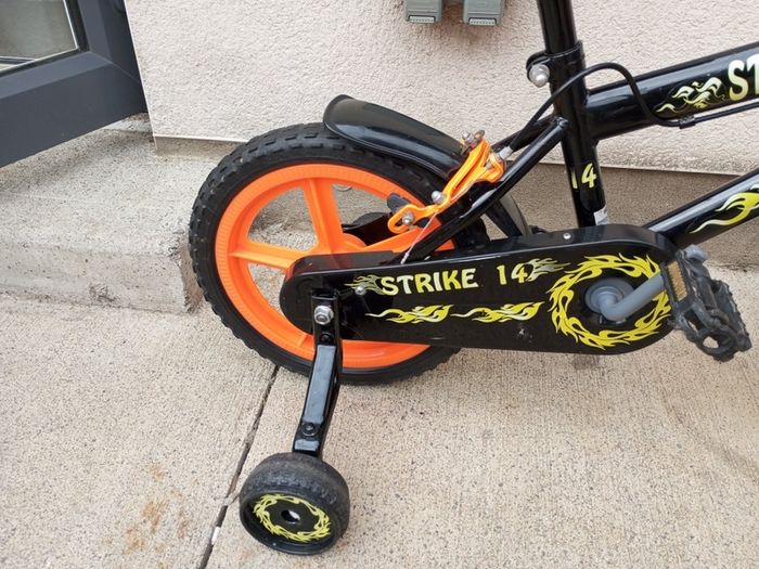 Kids strike bike size 14 inch wheels
