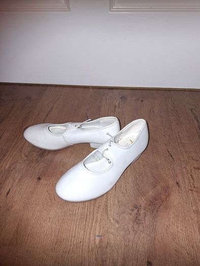 Tie front dance shoes(tap shoes), leather, size 2