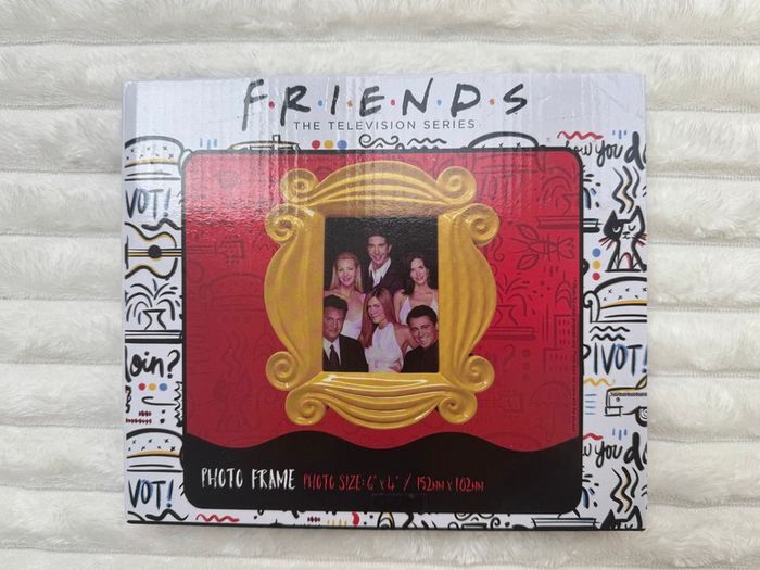 Friends The Television Series Photo Frame Photo size 4    6 Please see pictures