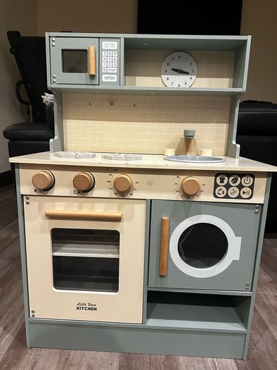 Toy kitchen