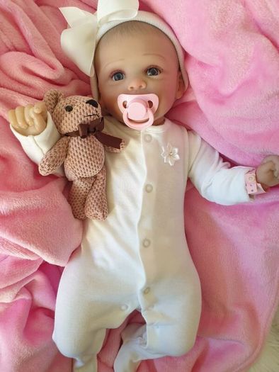 Reborns By Laura.  Introducing Newborn Baby Lacey.  5lbs In Weight.  Reborn Doll. Welcome To View