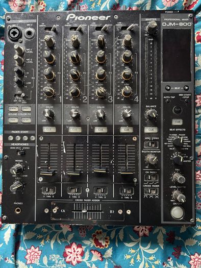 Pioneer DJM 800 Mixer