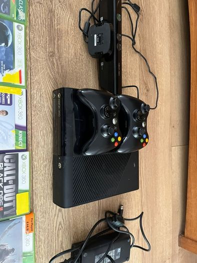 XBox 360 25gb game console and games