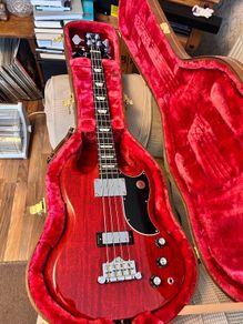 Gibson SG Heritage Cherry Bass.