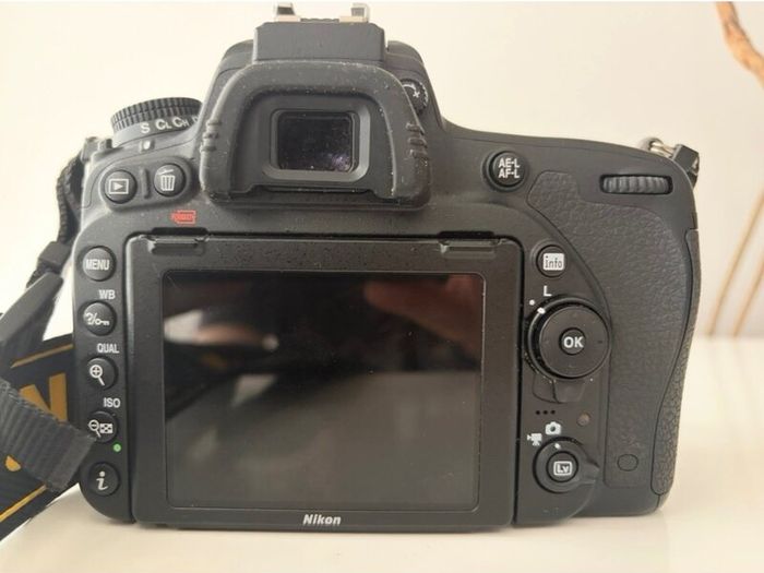 Nikon 750D