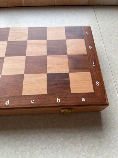Gokl quality Wooden box Chess Set as New