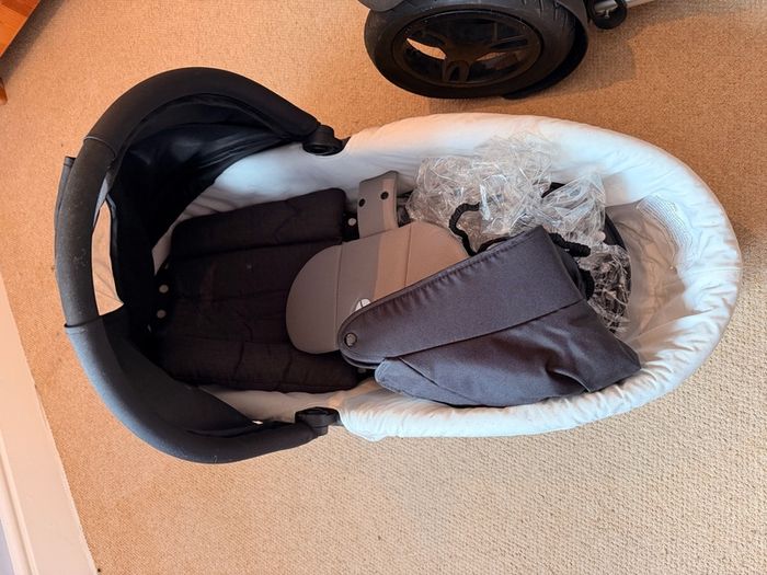 Cuggl 2-in-1 Pushchair & Carrycot Travel System