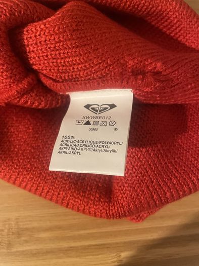 Red beanie hat ROXY