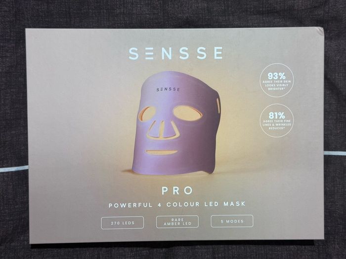 Sensse Professional LED Light Therapy Face Mask Pink