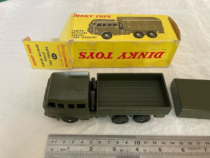 Dinky 818. Camion Militaire Berliet tous terrains. Meccano French manufactured. In box. Excellent condition.