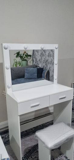 dressing table with stool New