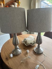 2 table lamps