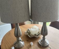 2 table lamps