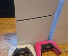 Sony PlayStation 5 PS5 Slim Disc Edition. Excellent Condition with 2 Controllers