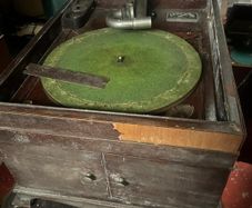 Vintage Victorla VV-IX record player