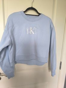 Calvin Klein Jeans cropped sweatshirt pale blue sequin logo size L EUR 40 42 UK 12 14