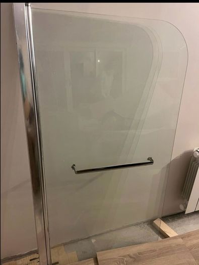 bath/shower screen