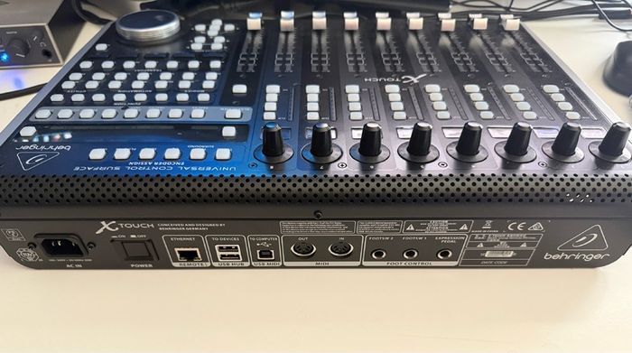 Behringer X-Touch DAW Controller