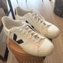 Veja Trainers - White - Size 9 Image 3