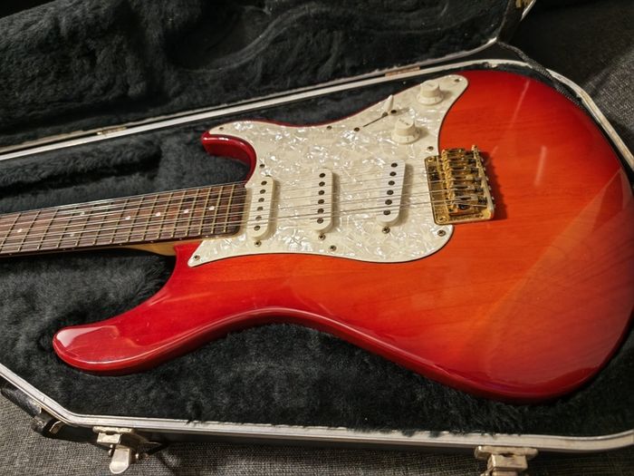 Yamaha Pacifica 303-12 Electric Guitar Made in Taiwan with Hard Case