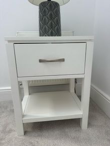 2 matching bedside lockers