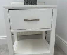 2 matching bedside lockers