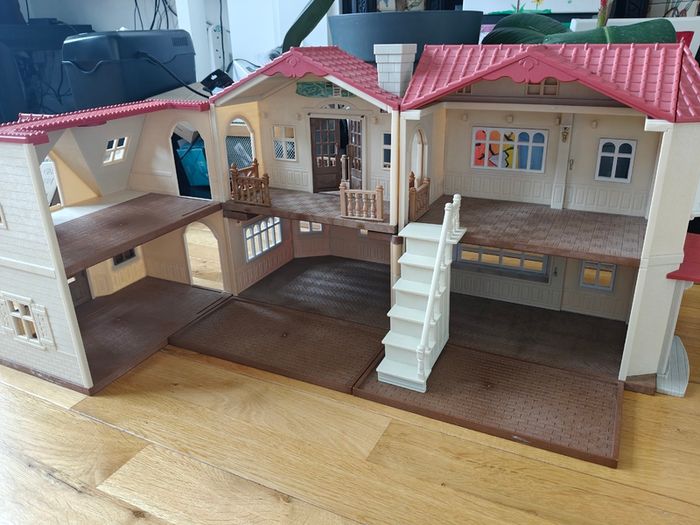 Sylvanian Families Red Roof Country Home  & cosy cottage