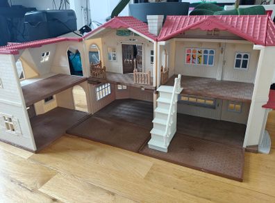 Sylvanian Families Red Roof Country Home  & cosy cottage