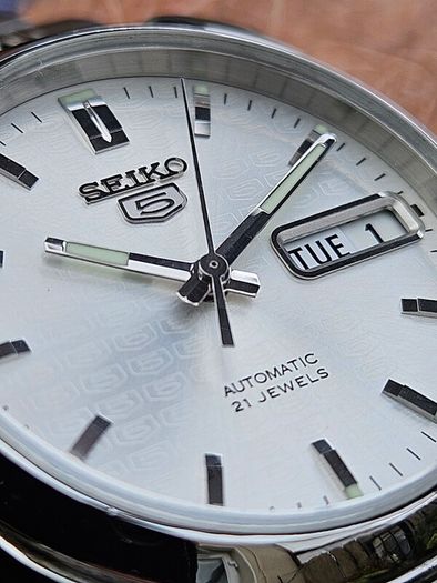 Watch Seiko 5 Automatic.