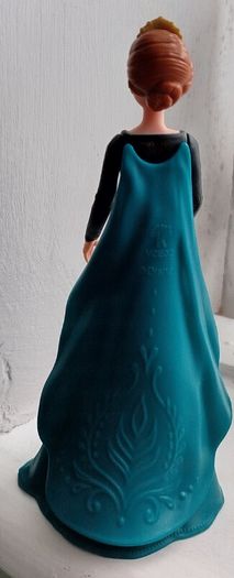 Frozen Anna figure from Easter Kinder Maxi egg 2026. Big figure 14 cm height.
