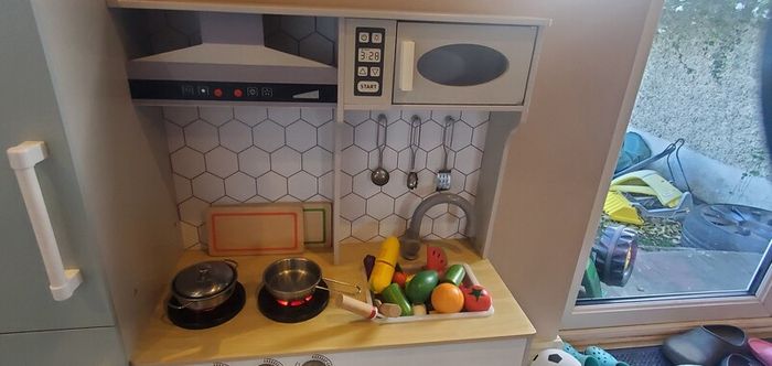 Kids Play Kitchen Deluxe (Smyths) and accessories