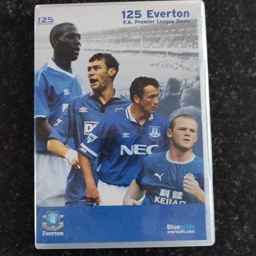 100 Everton programmes & DVD