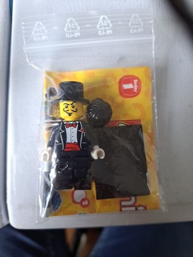 lego minifigures series 1  9 minifigures