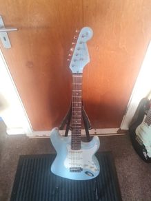 Fender Strat Replica (squier)