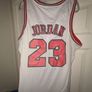 Chicago Bulls - Michael Jordan 23 Jersey. Image 2