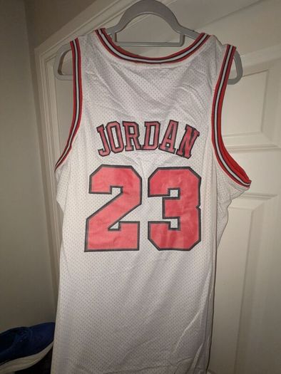 Chicago Bulls - Michael Jordan 23 Jersey.