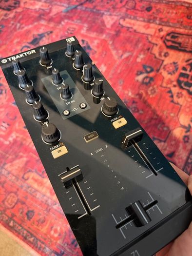 Native Instruments Z1 DJ Mixer- Traktor