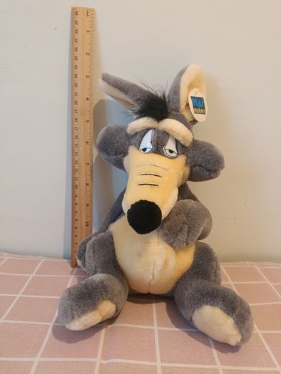 Vintage Wile E. Coyote plush toy by Playmakers