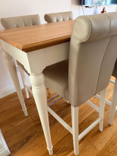 LIKE NEW Bar / Breakfast Table and Chairs