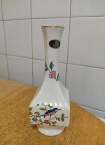 Aynsley Pembroke Pattern Square Sided Bud Vase in excellent condition