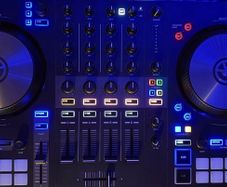 Native Instruments Traktor Kontrol S3 DJ Controller Excellent Condition