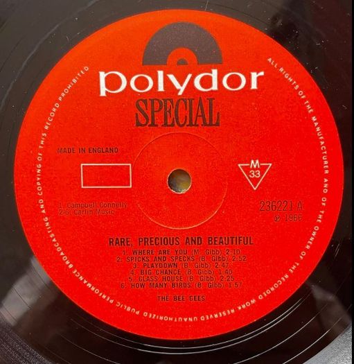 LP Bee Gees, in good condition. The price is on the list.