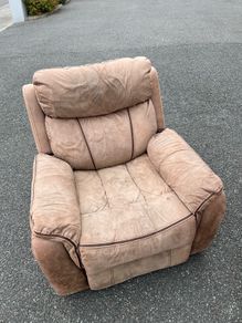 2 X Recliner Armchairs..free for Collection