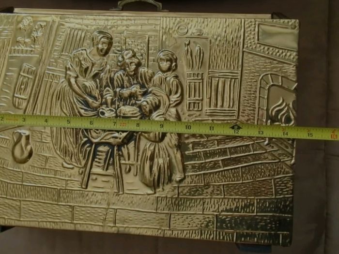 Vintage: Hammered Brass Wood Divided Magazine Rack With Mother & Children Kitchen Scene