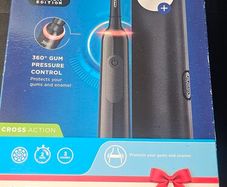 Oral B series 3 electric toothbrush gift set