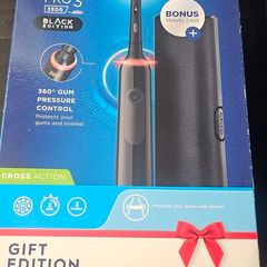 Oral B series 3 electric toothbrush gift set