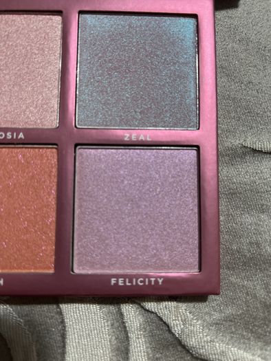 Sigma beauty chrom A glow highlighter palette limited edition