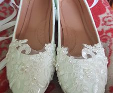 Flat wedding shoes