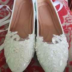 Flat wedding shoes
